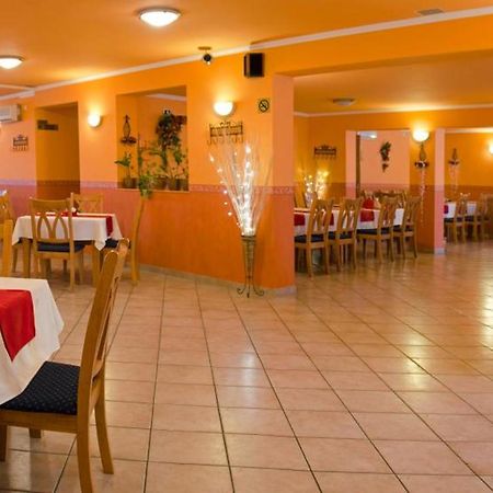 Arany Patko Panzio Hotel Debrecen Ngoại thất bức ảnh